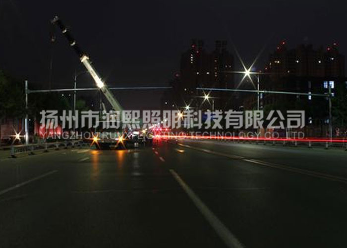 監控燈杆
